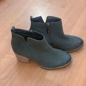 Blondo Women’s Norma Waterproof Booties